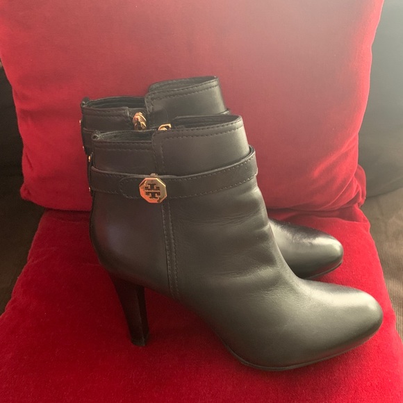 SALE!!!Tory Burch Bristol black leather booties! - Picture 1 of 8